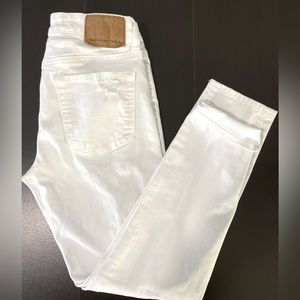 White American eagle denim. Flex gives it a stretchy feeling for more comfort